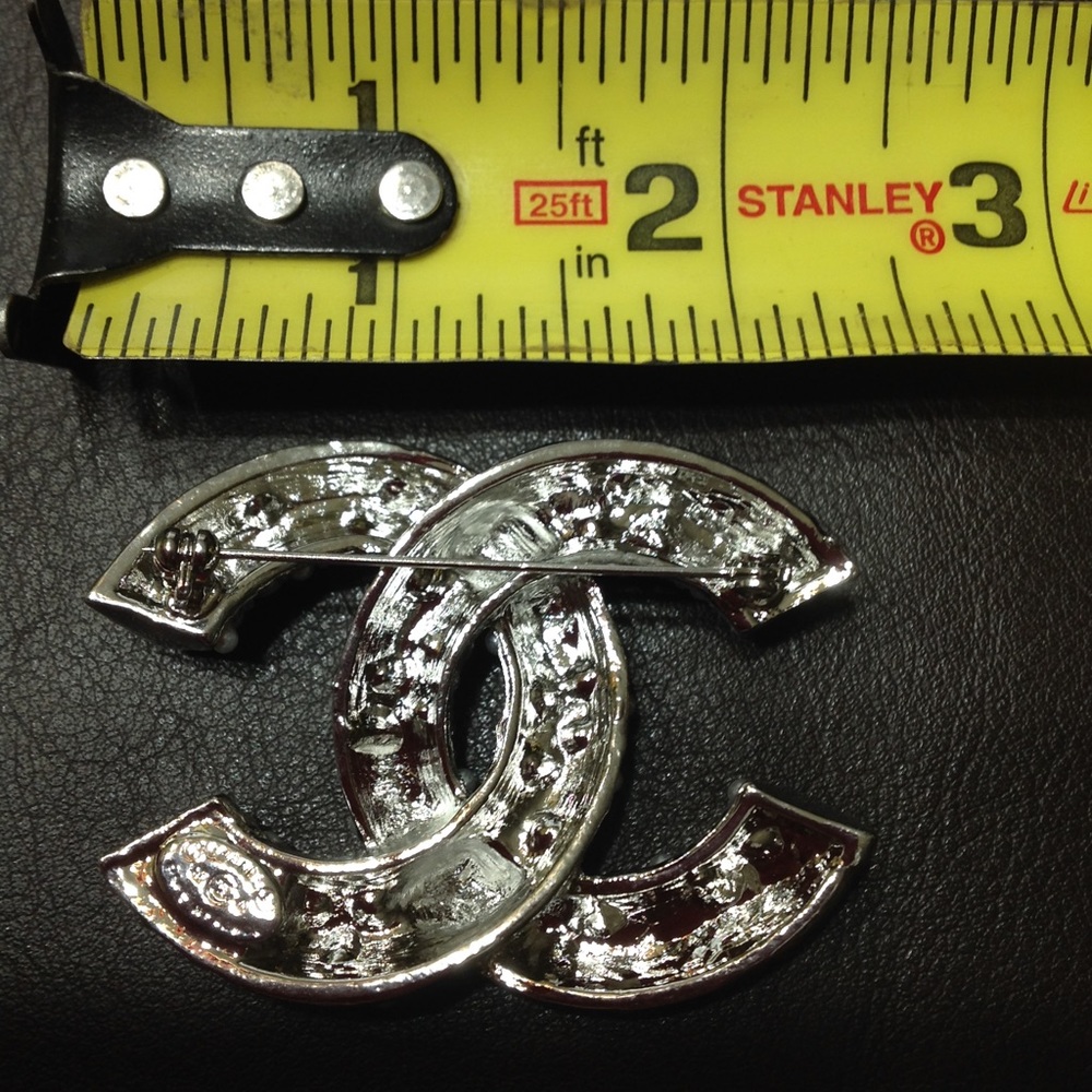 Large Brooch - Picture 3 of 3